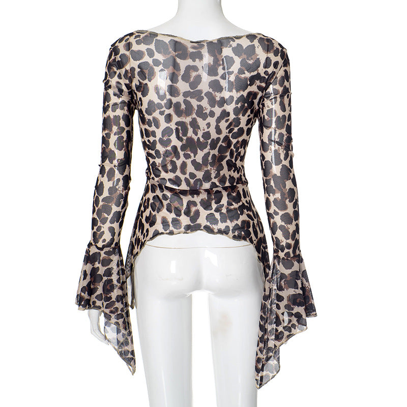 Top de manga larga acampanada con cuello en V y lazo anudado con estampado de leopardo 