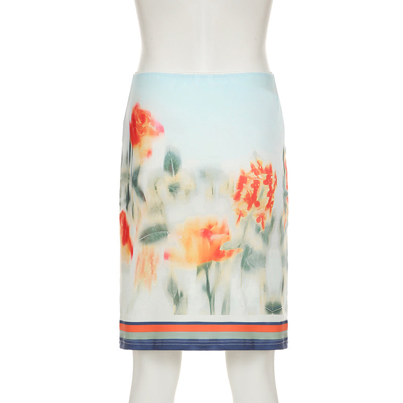 Minifalda fruncida con estampado floral en contraste 