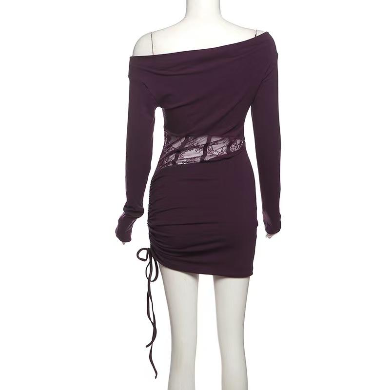 Vestido mini de encaje con cordón fruncido y hombros descubiertos y manga larga 