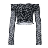 Top con volantes y estampado de leopardo con hombros descubiertos y manga larga 