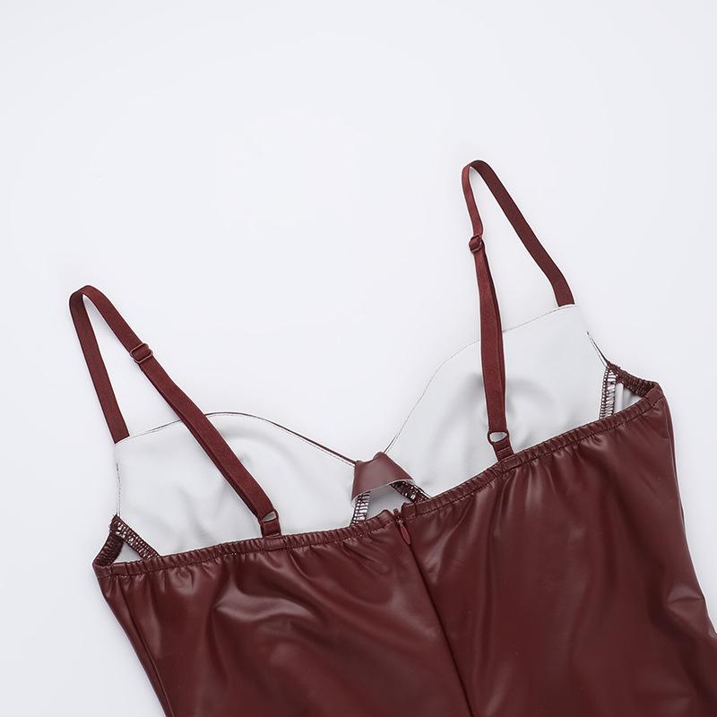 Vestido midi camisola de piel sintética con escote en V, abertura, cremallera y espalda descubierta 