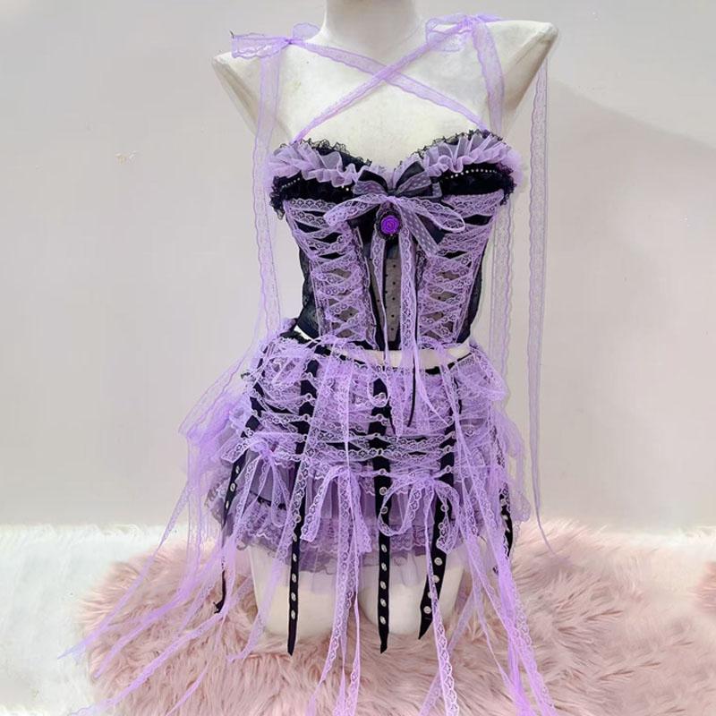 Ensemble mini-jupe à nouer avec ourlet en dentelle croisé sur le devant 