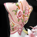 Ensemble jupe à volants et imprimé floral contrasté avec nœud papillon 