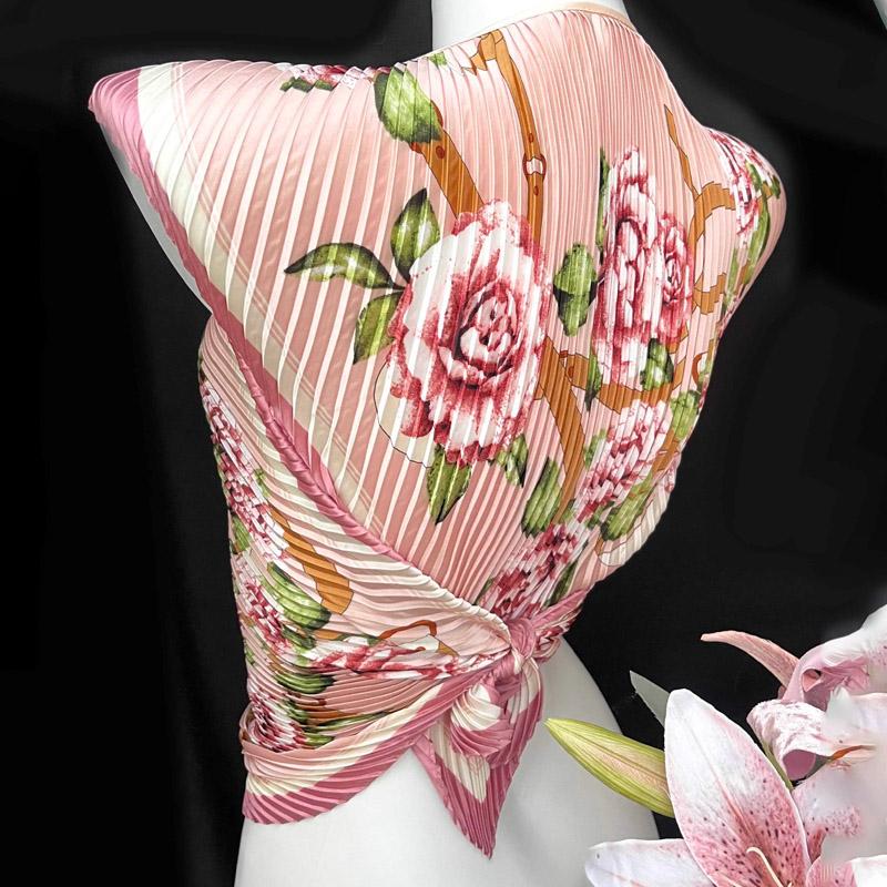 Ensemble jupe à volants et imprimé floral contrasté avec nœud papillon 