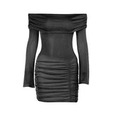 Mini-robe froncée à manches longues et épaules dénudées 