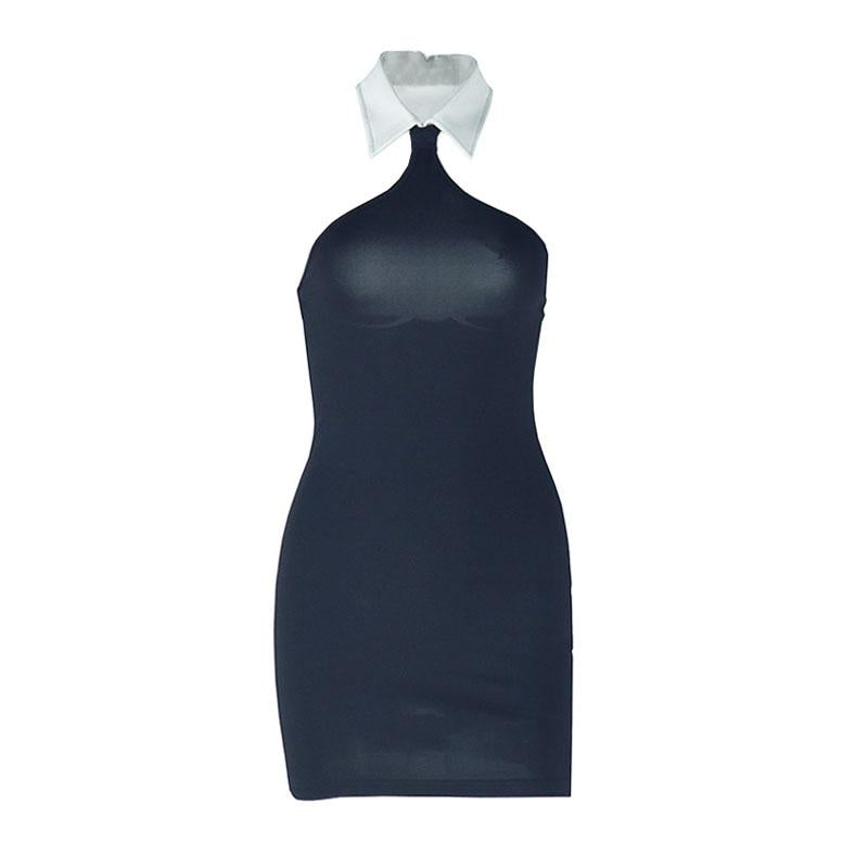 Mini-robe dos nu boutonnée à col retourné et à licou 