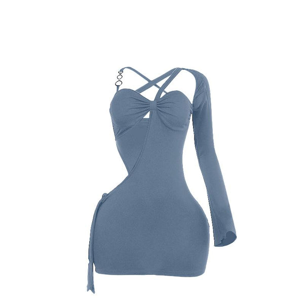 Vestido mini irregular de manga larga con aberturas y aros en forma de O 