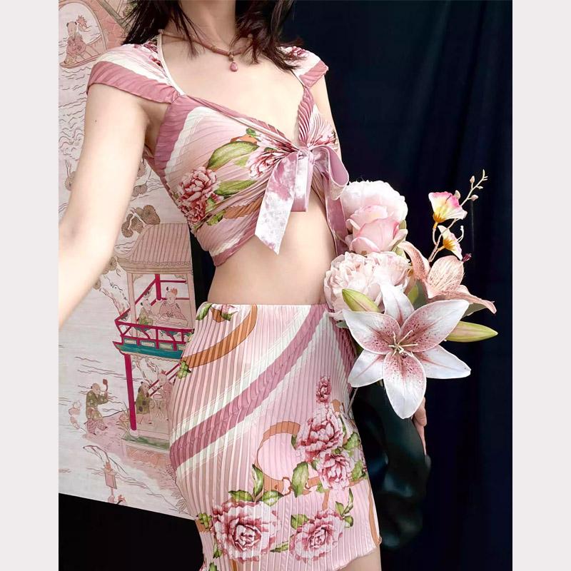 Ensemble jupe à volants et imprimé floral contrasté avec nœud papillon 