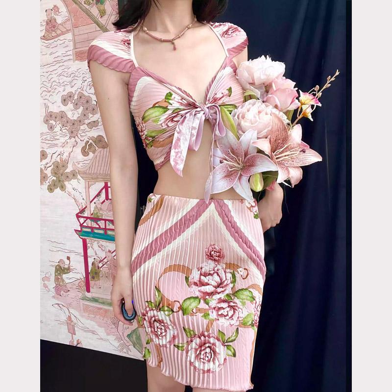 Ensemble jupe à volants et imprimé floral contrasté avec nœud papillon 