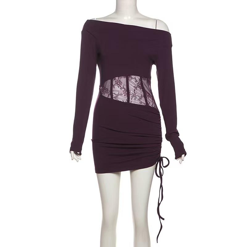 Vestido mini de encaje con cordón fruncido y hombros descubiertos y manga larga 