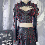 Conjunto de minifalda plisada con cremallera y apliques de remaches de cuero PU 