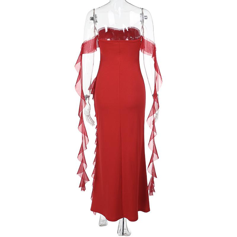 Robe longue froncée à volants et fente avec appliques de fleurs 