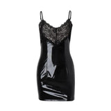 Mini-robe zippée en cuir PU avec ourlet en dentelle et col en V 