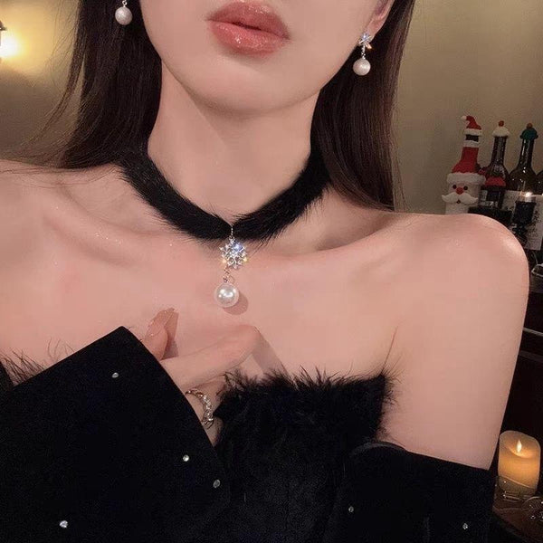 Collier ras du cou moelleux en fausses perles