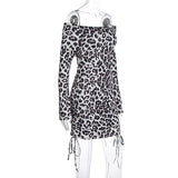 Vestido mini fruncido con hombros descubiertos y estampado de leopardo de manga larga 
