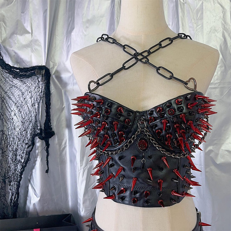 Conjunto de minifalda plisada con cremallera y apliques de remaches de cuero PU 