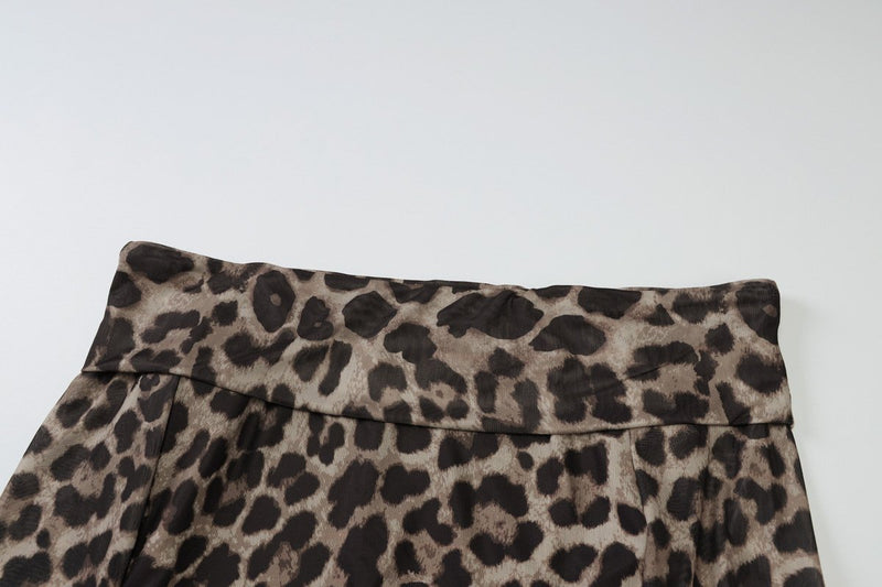 Top con volantes y estampado de leopardo con hombros descubiertos y manga larga 