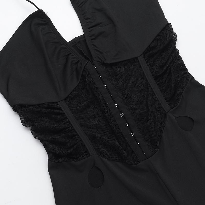 Combinaison corset licou ajourée en dentelle croisée sur le devant 