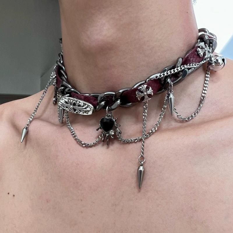 Collier ras du cou en cuir PU avec décor de cœur riveté