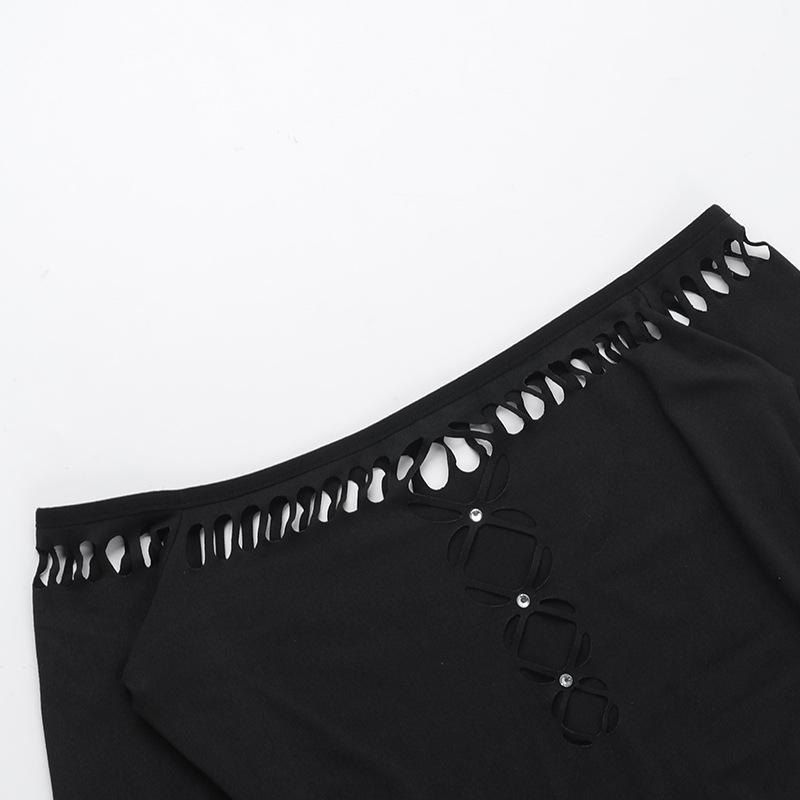 Robe mini ajourée à manches longues et épaules dénudées 