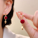 Pendientes con colgante de perla sintética con forma de corazón y lazo