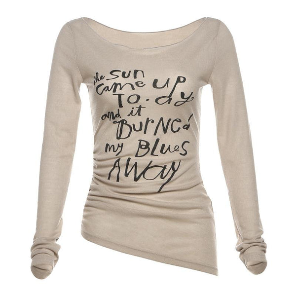 Top fruncido con estampado de letras, cuello redondo y manga larga 