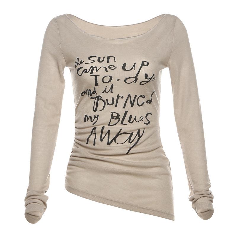 Top fruncido con estampado de letras, cuello redondo y manga larga 