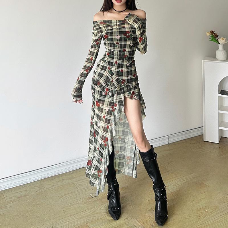 Vestido midi con volantes, estampado floral y hombros descubiertos de manga larga 