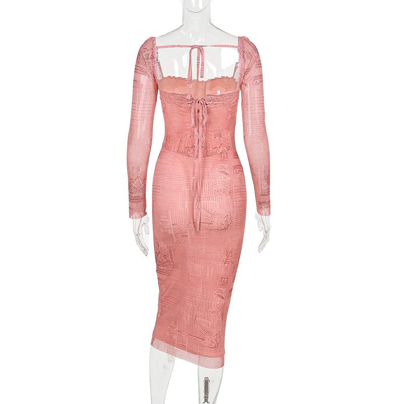 Robe midi imprimée à manches longues et ourlet en dentelle et col carré 