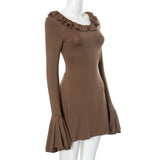 Robe mini froncée à manches longues évasées et col rond à volants 