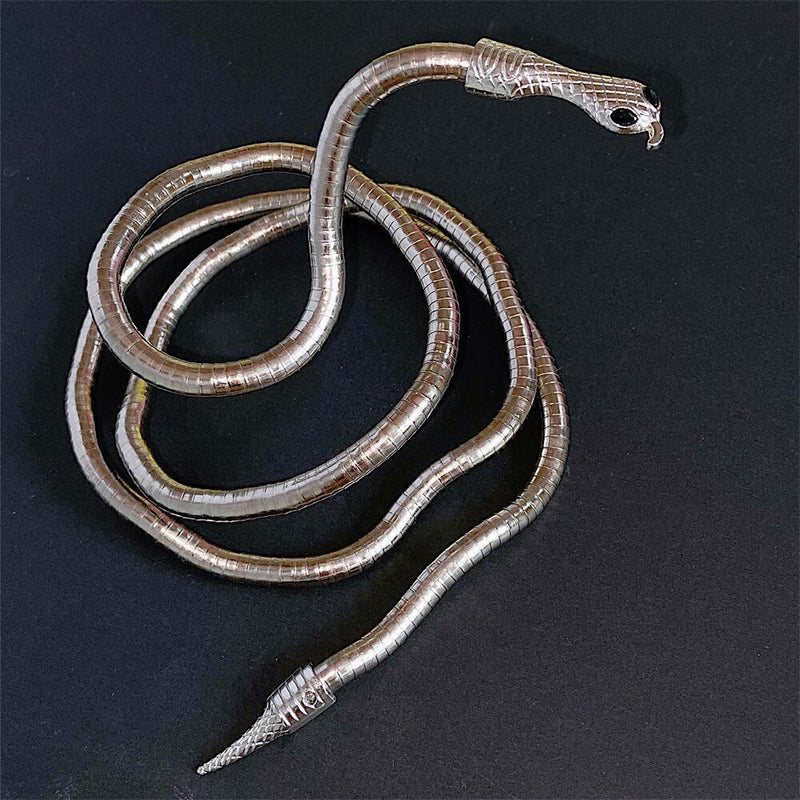 Serpentine decor gold arm cuff
