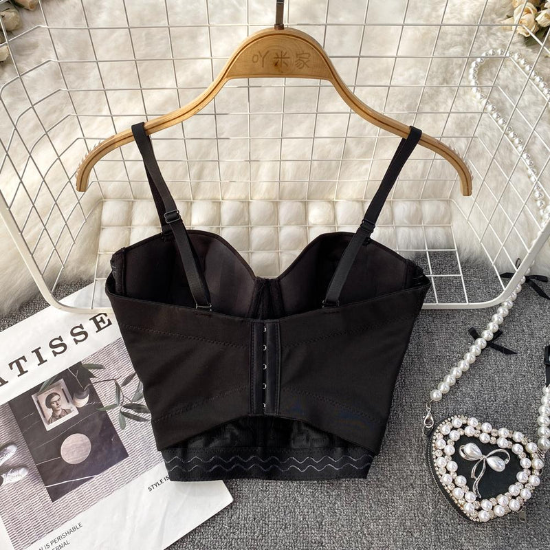 Haut camisole rembourré à col en V et boutons perlés 