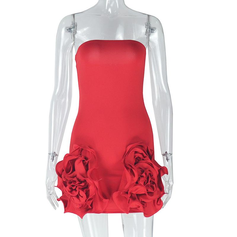 Mini-robe tube unie à dos nu avec appliques florales 