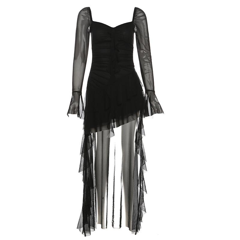 Vestido mini de malla irregular con mangas largas acampanadas y fruncido 