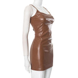 Mini-robe unie en cuir PU à col en U et fermeture éclair dans le dos 
