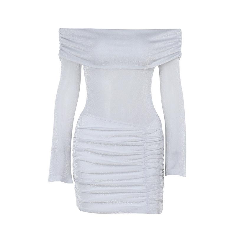 Mini-robe froncée à manches longues et épaules dénudées 
