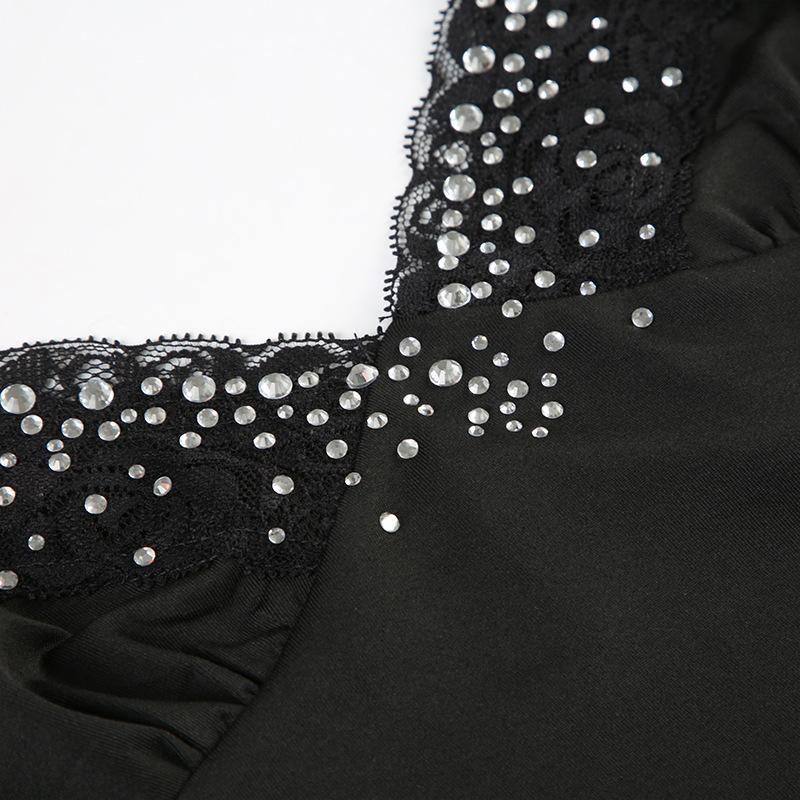 Haut camisole dos nu à col en V et ourlet en dentelle perlée 
