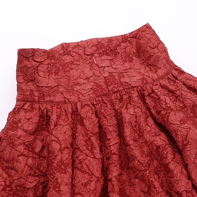 Mini-jupe zippée texturée à volants et corset à lacets 