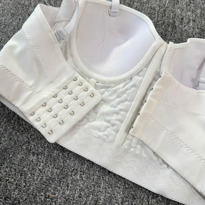 Haut camisole dos nu boutonné à col en V et perles 