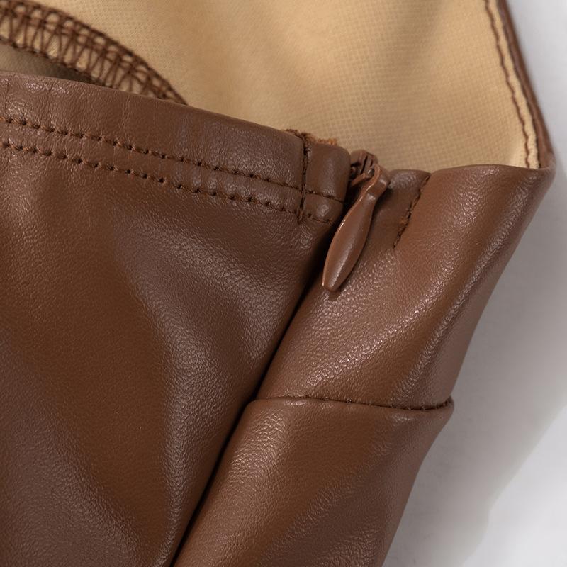 Mini-robe unie en cuir PU à col en U et fermeture éclair dans le dos 