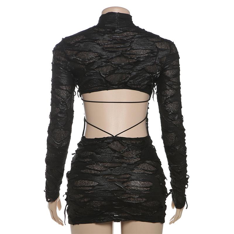 Vestido mini transparente de manga larga con cuello alto y aberturas 