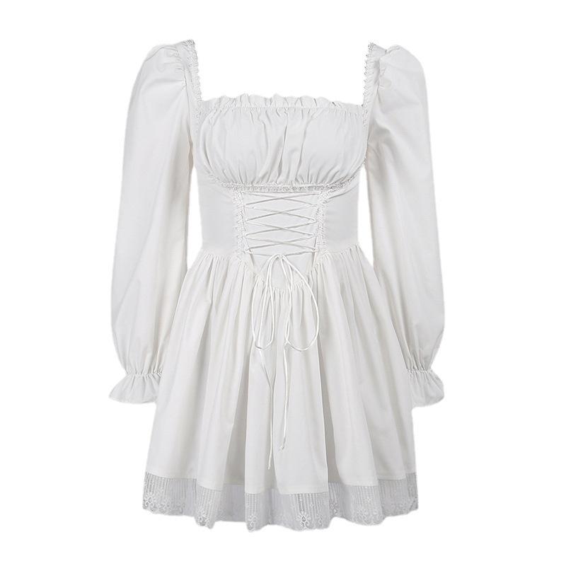 Mini-robe à manches longues, smockée, à lacets et ourlet en dentelle 