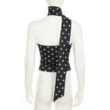 Top de un hombro sin espalda con cuello halter y lunares irregulares 
