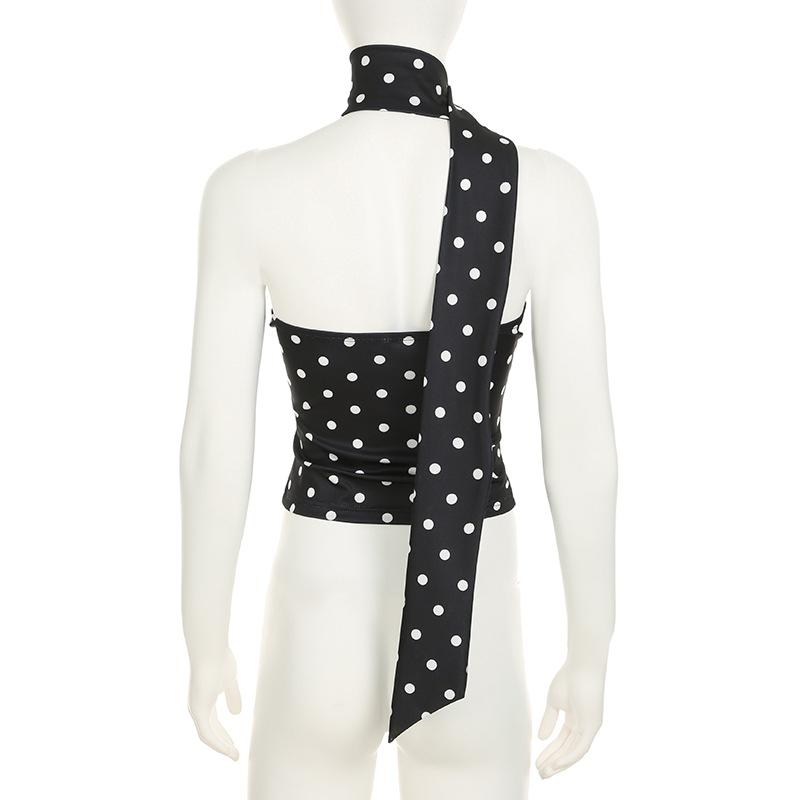 Top de un hombro sin espalda con cuello halter y lunares irregulares 
