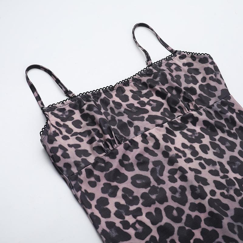 Vestido largo camisola con escote cuadrado y espalda descubierta con estampado de leopardo 