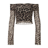 Top con volantes y estampado de leopardo con hombros descubiertos y manga larga 