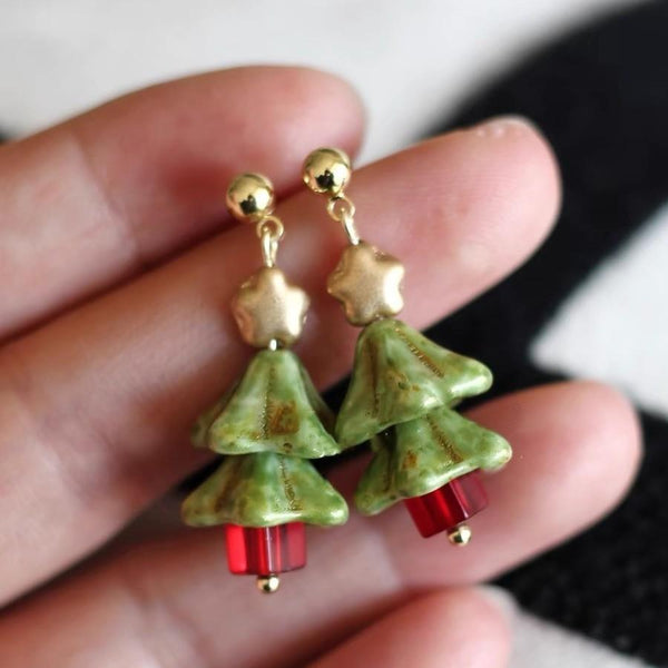Pendientes colgantes con decoración de árbol de Navidad irregular