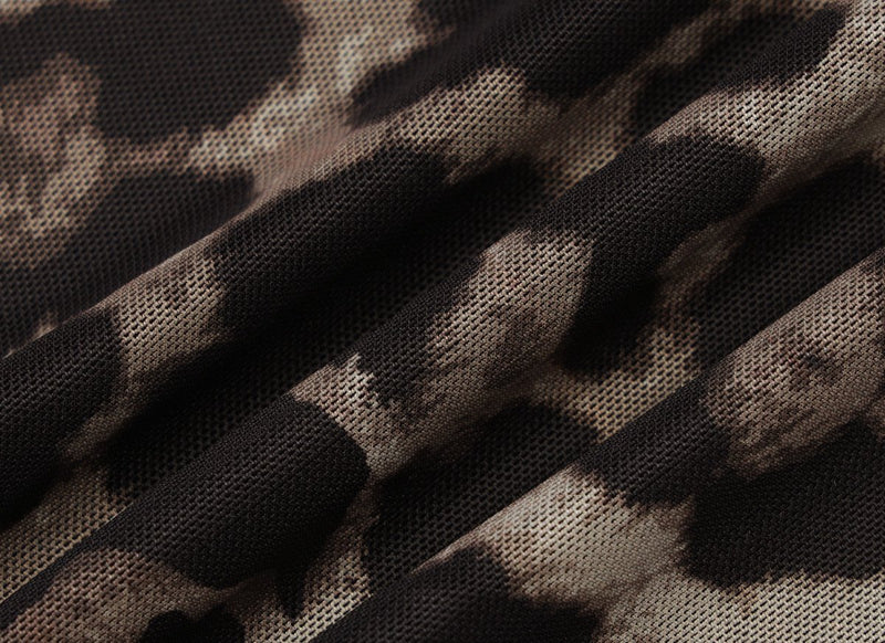 Top con volantes y estampado de leopardo con hombros descubiertos y manga larga 