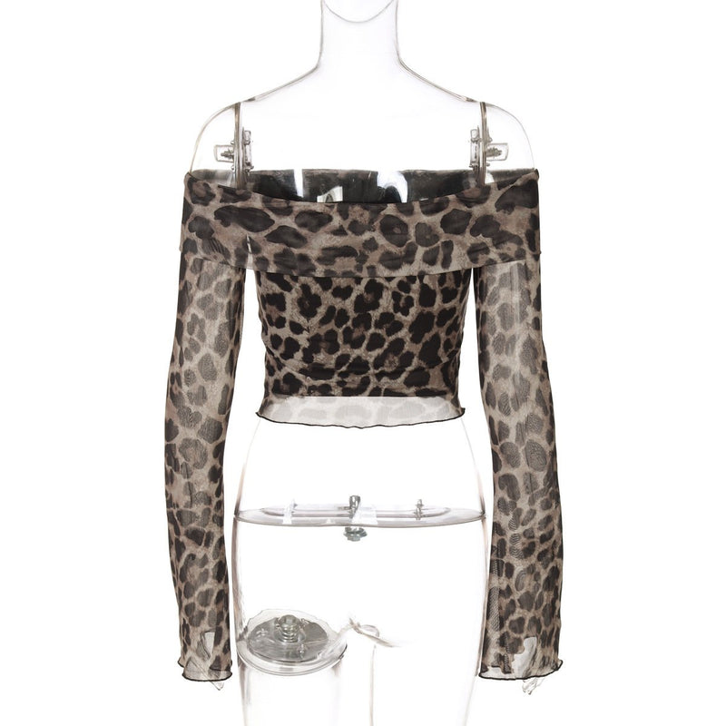 Top con volantes y estampado de leopardo con hombros descubiertos y manga larga 