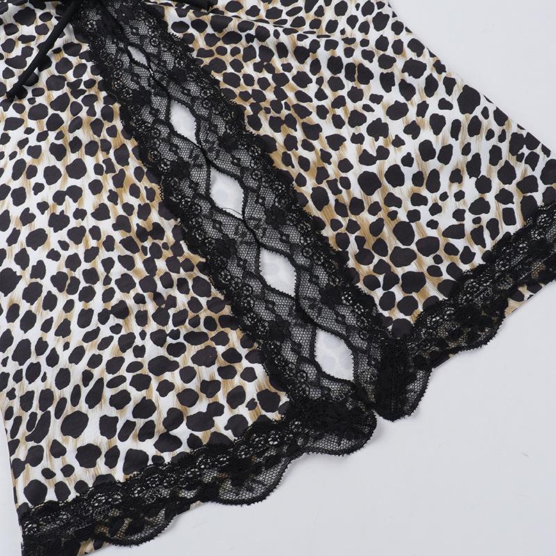 Haut col en V ajouré avec ourlet en dentelle à imprimé léopard 